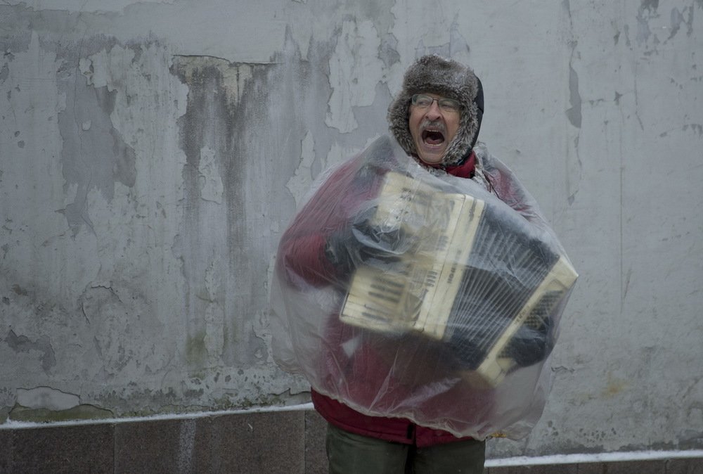 "О-о-о-окрасился месяц багрянцем" ...