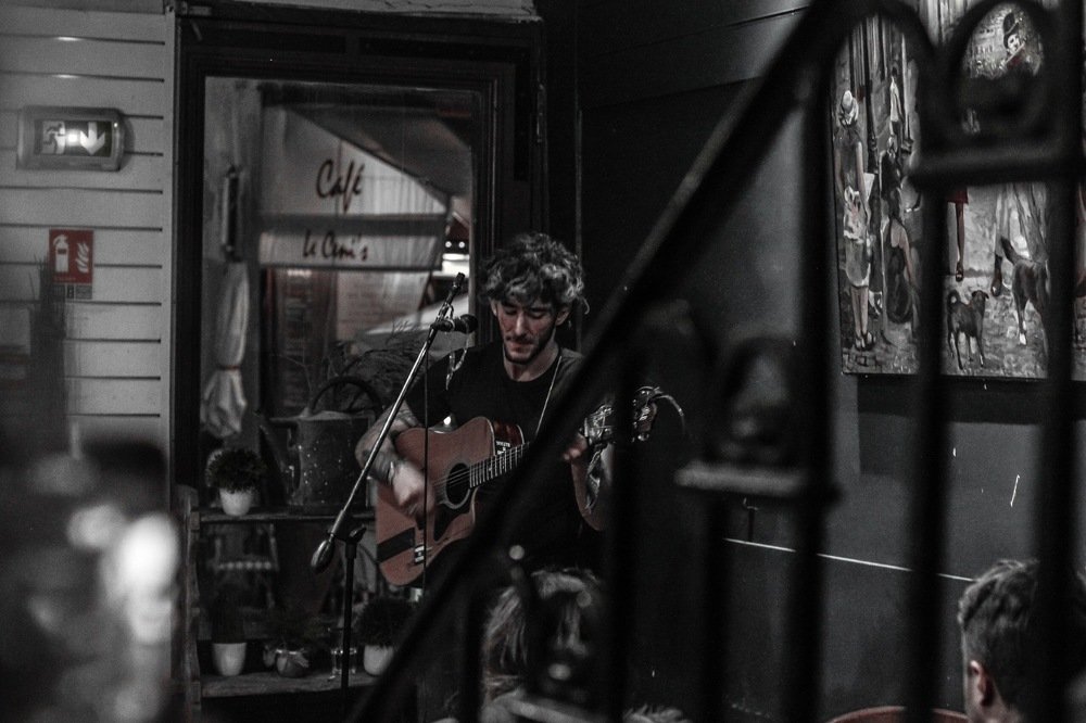 Остановись и просто послушай