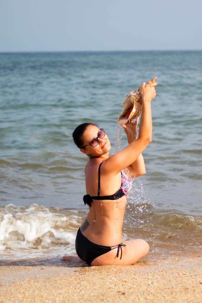 Когда капли моря ласкают твоё тело