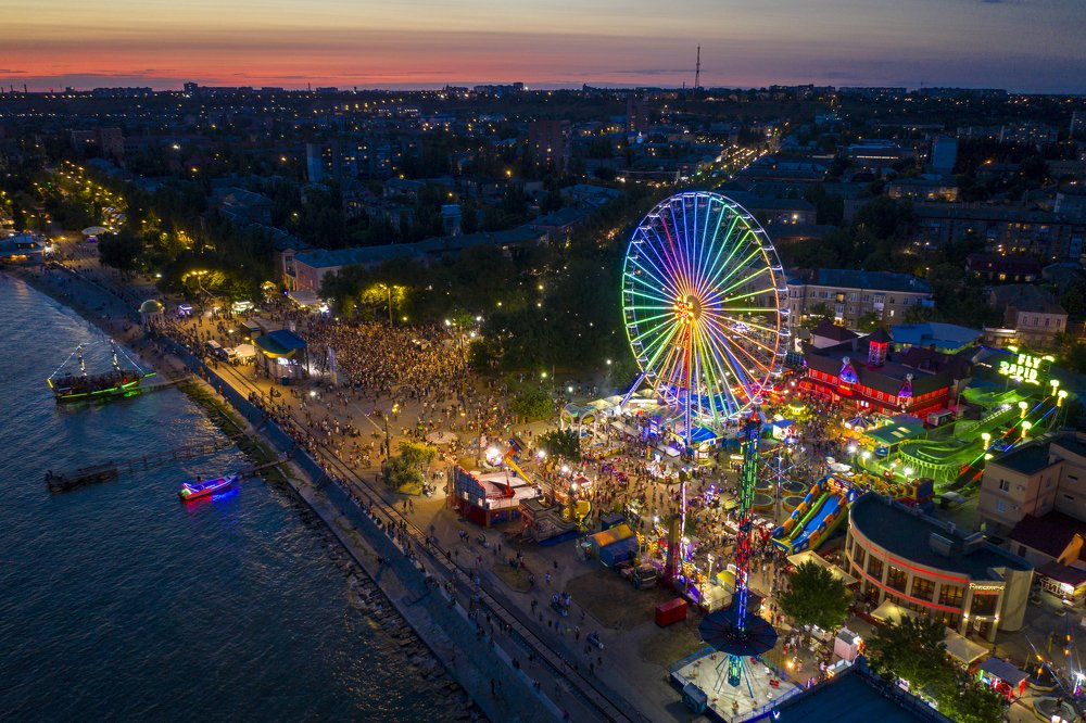 City resort by the sea