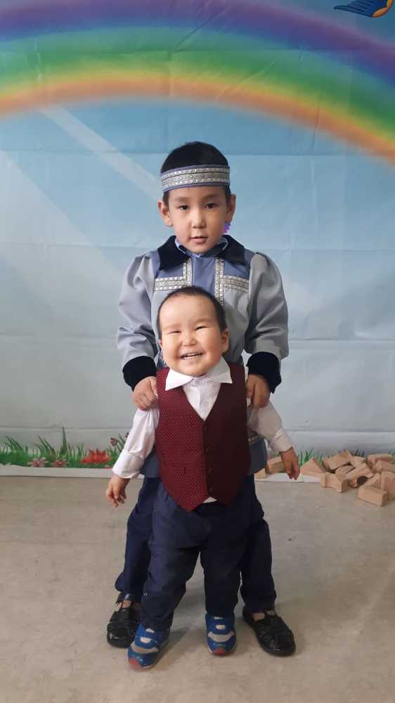 Держи меня брат, а то расмешу