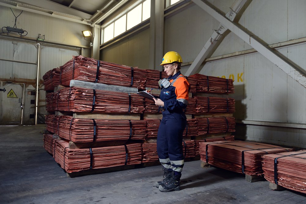 на производстве