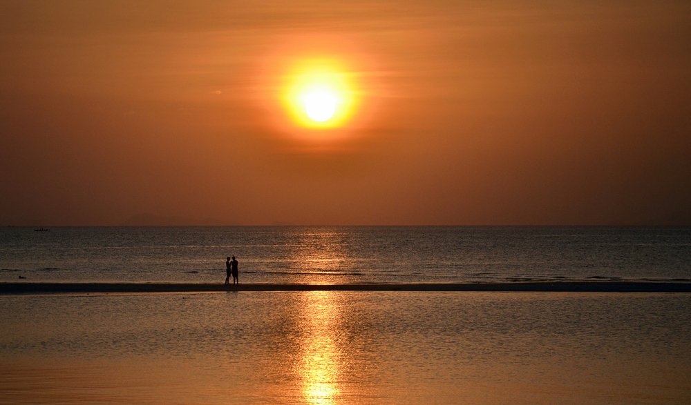 Пара на закате