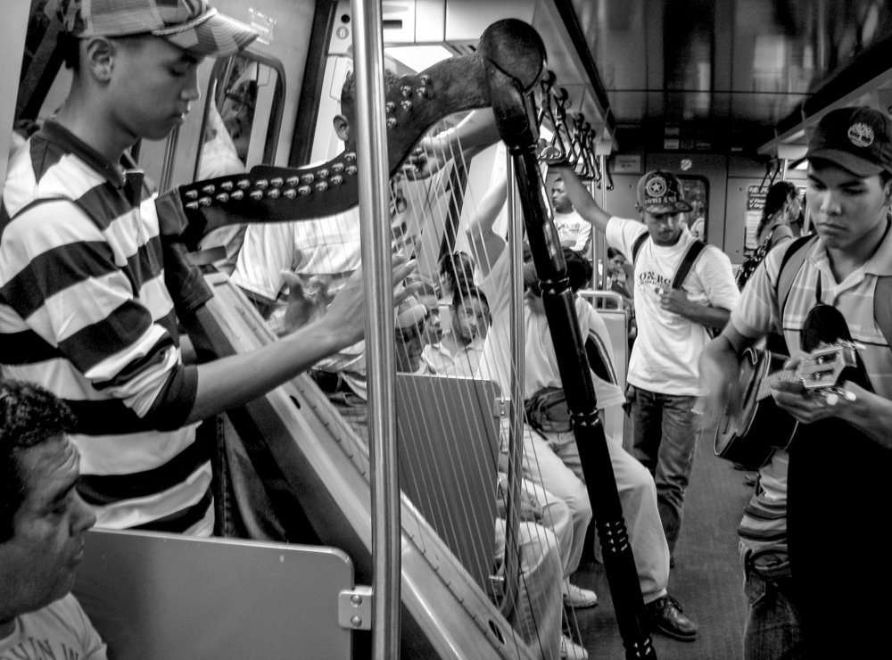 Arpa and Cuatro and in the Caracas Metro