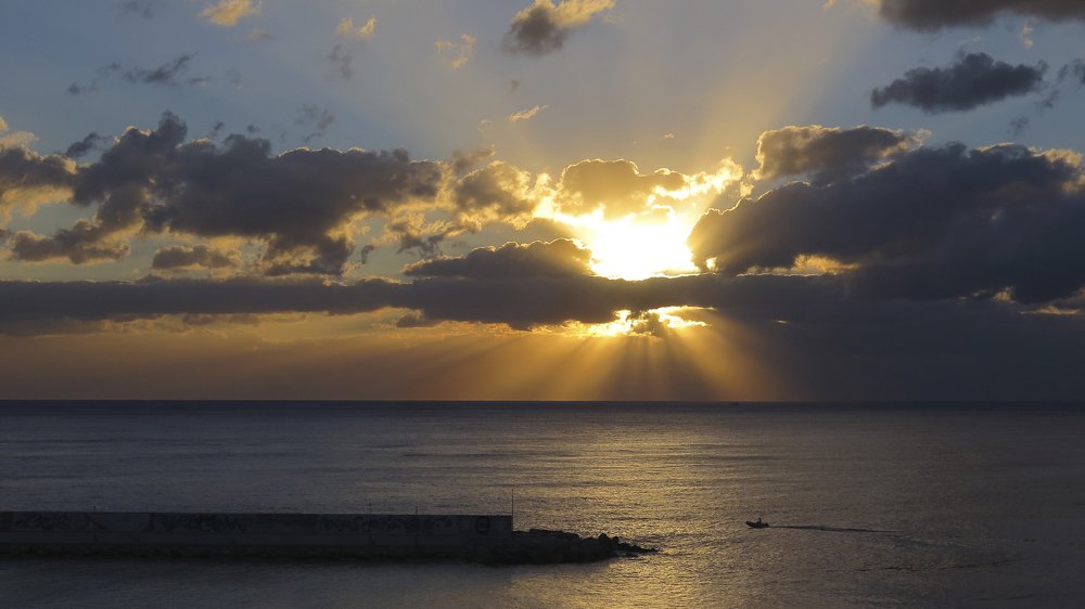 Рассвет на море