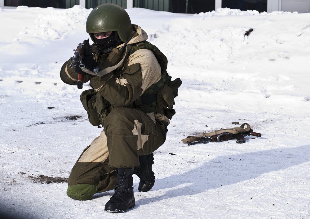Только свои их знают в лицо.