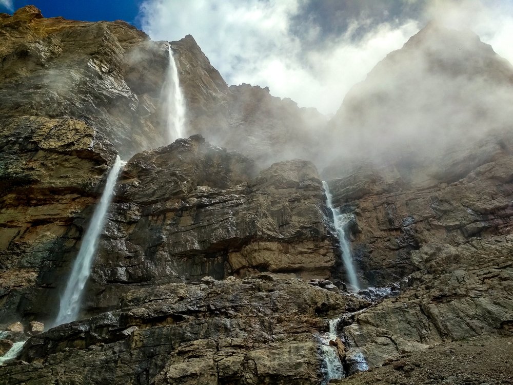 Гора Ярыдаг и водопад Чараур.