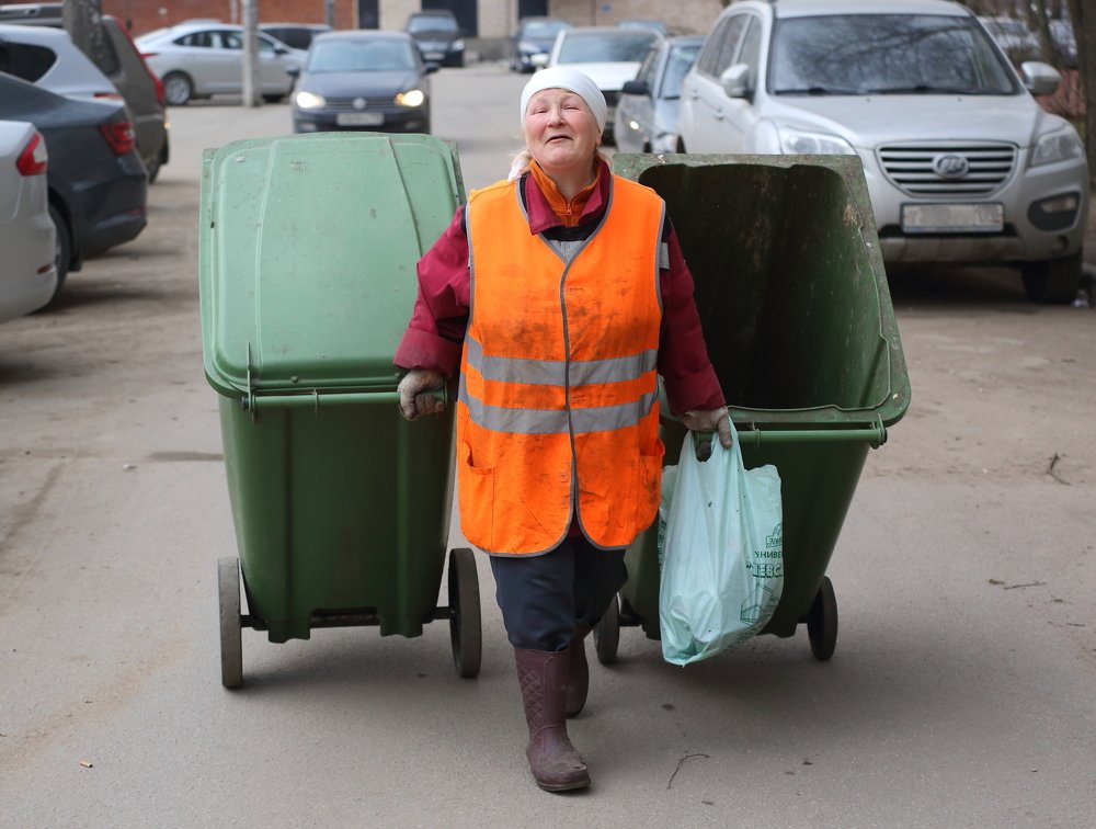 Тётя-дворник