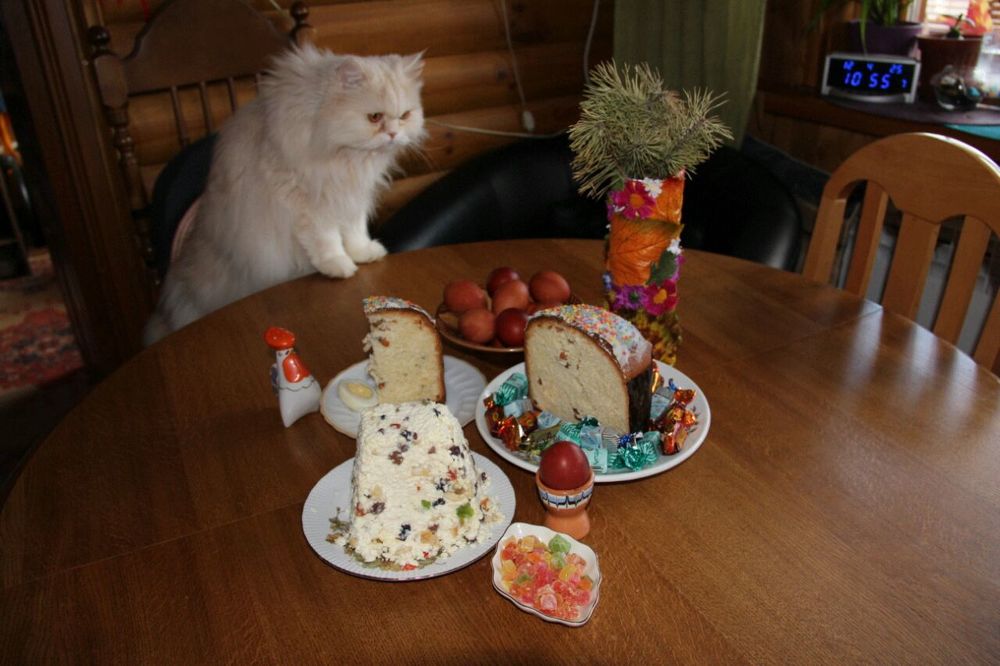 Персик и Пасха.