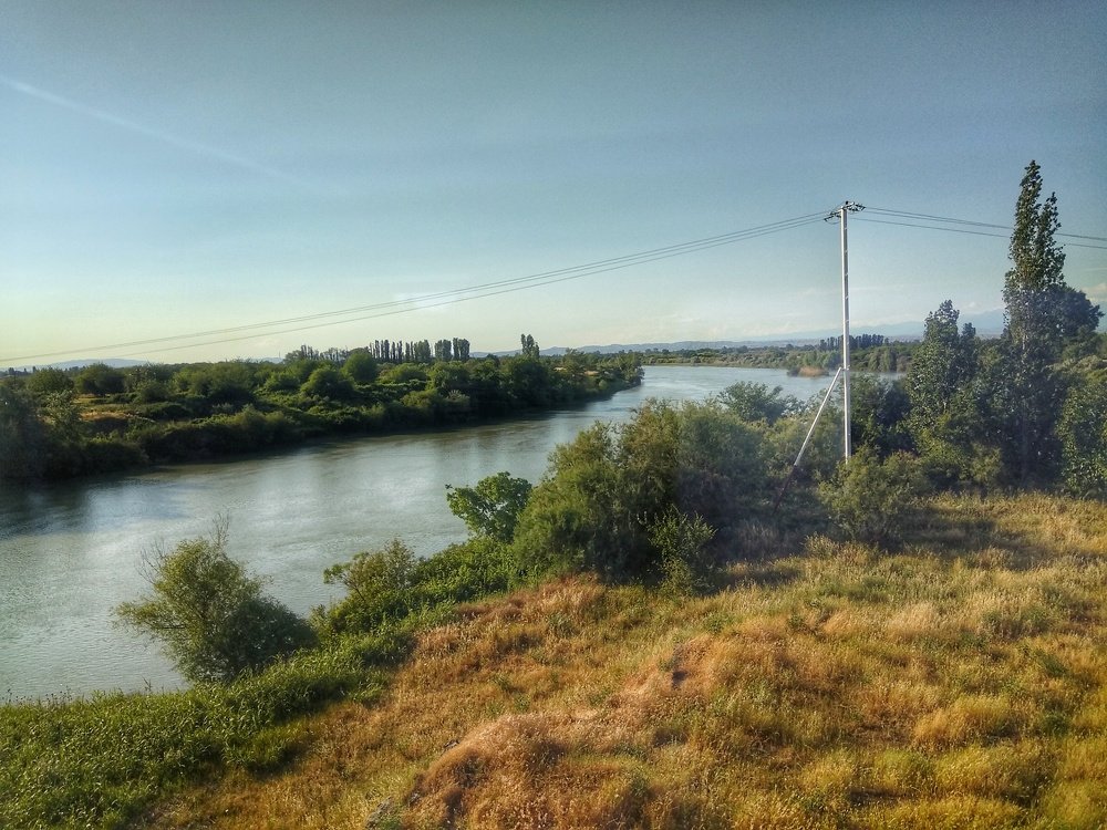 Берег реки Кура...