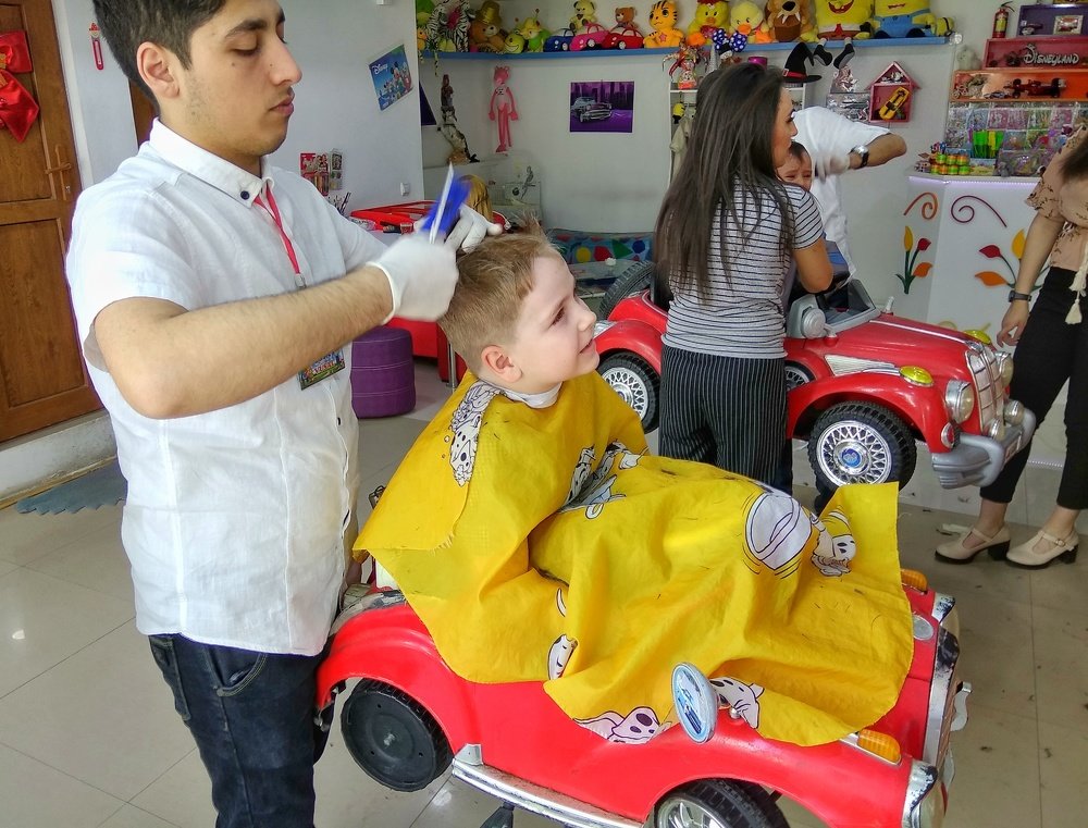 В детской парикмахерской...