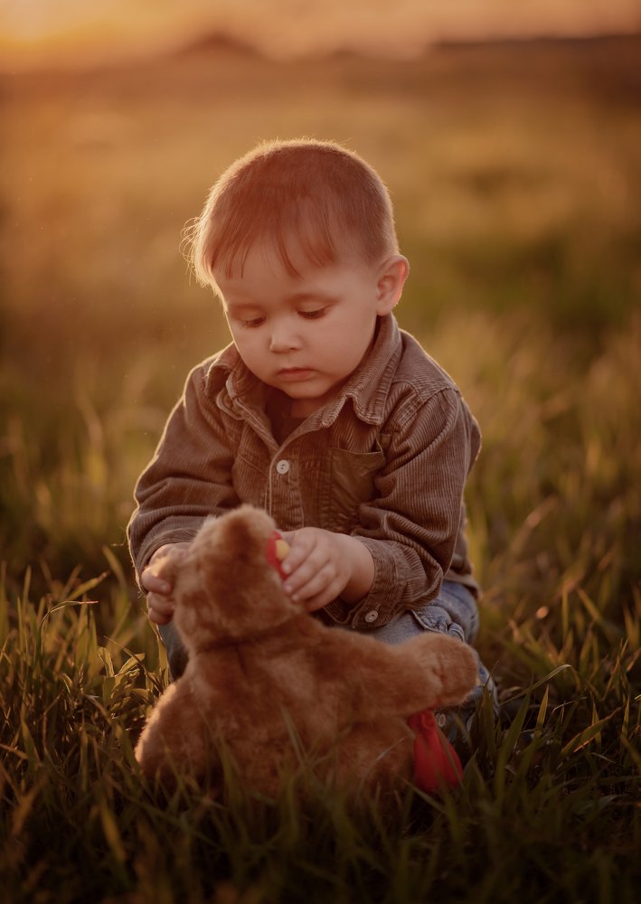 Мальчик и мишка