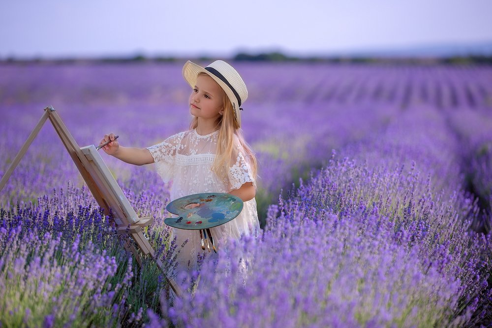 Юная художница в Лаванде