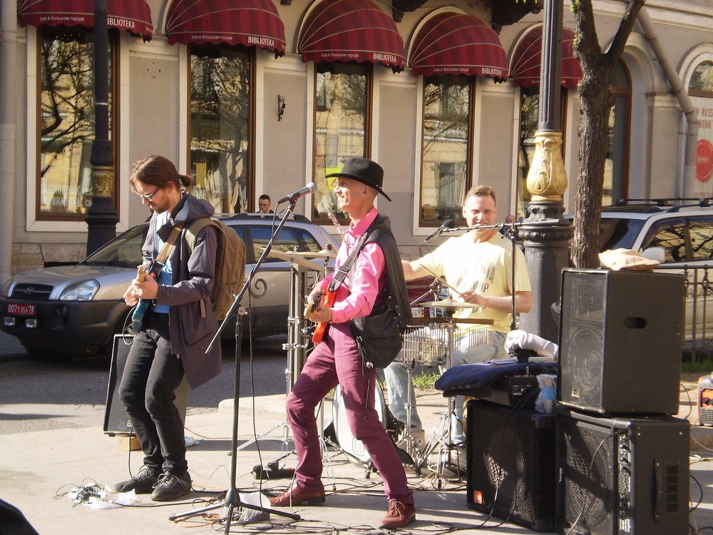 На улице в Санкт-Петербурге.