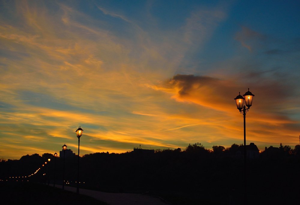 Фонари на закате