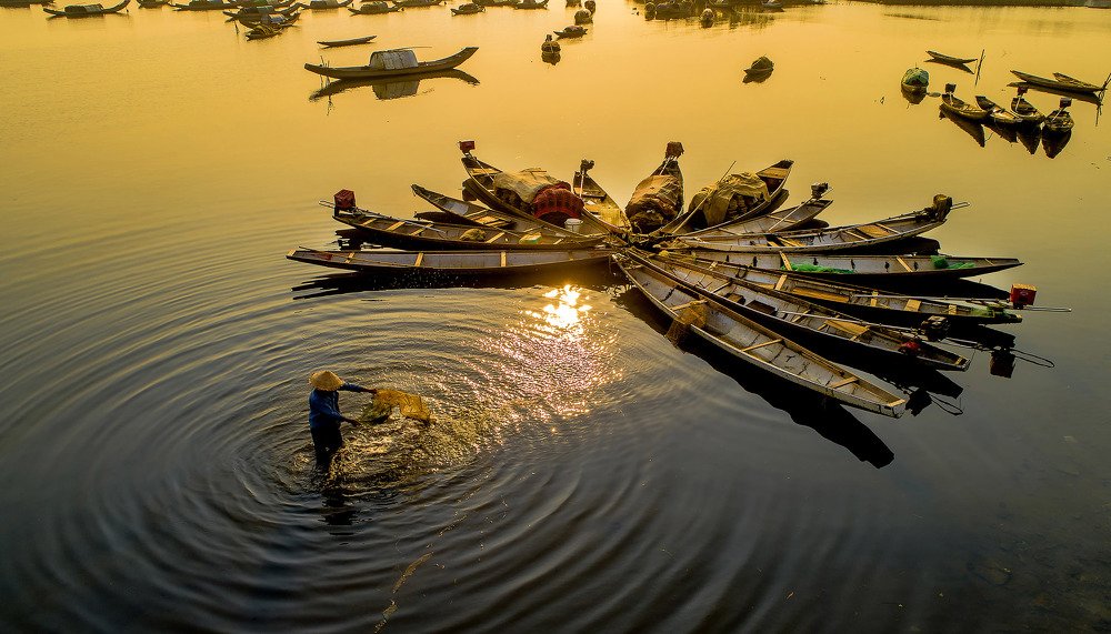 Wash the net after catching night fish