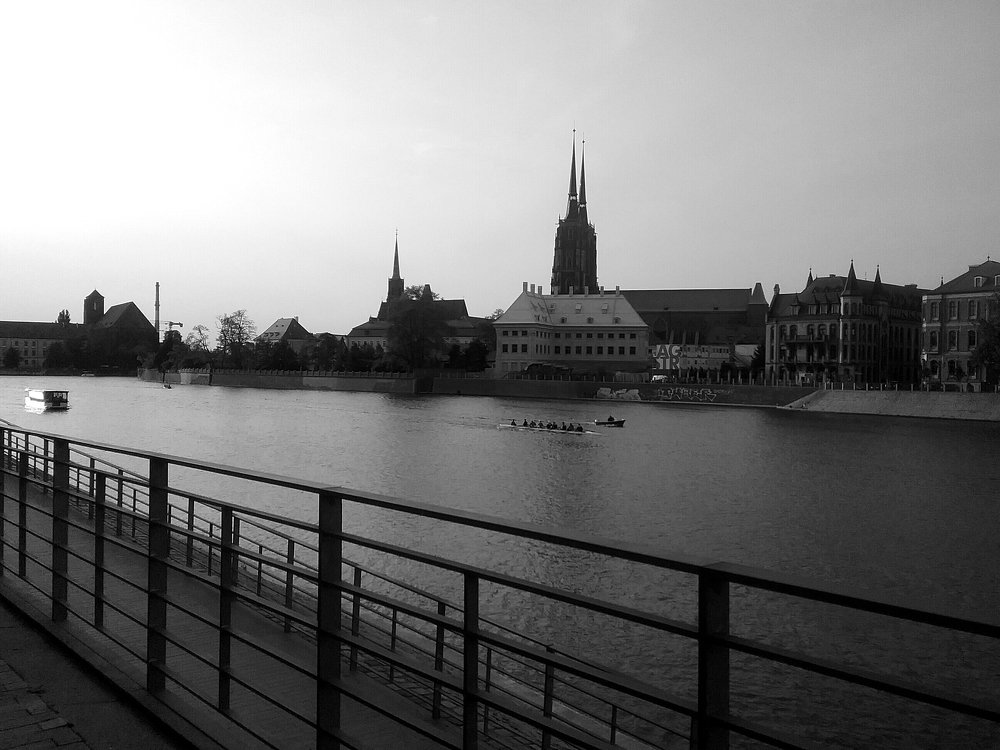 Вечер. Тишина.