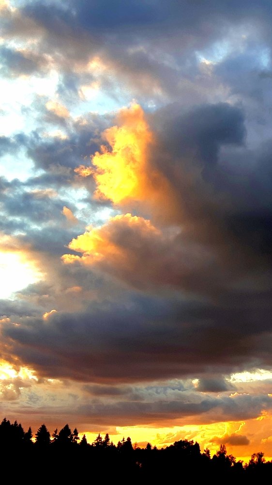 Лица в облаках