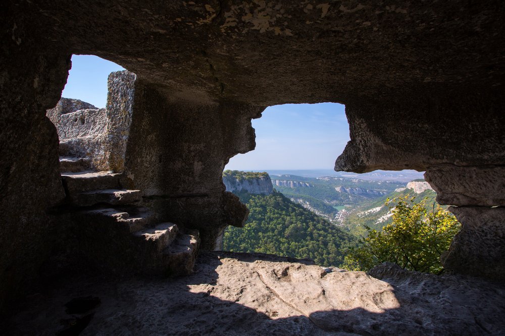 Мангуп-Кале-пещерный город