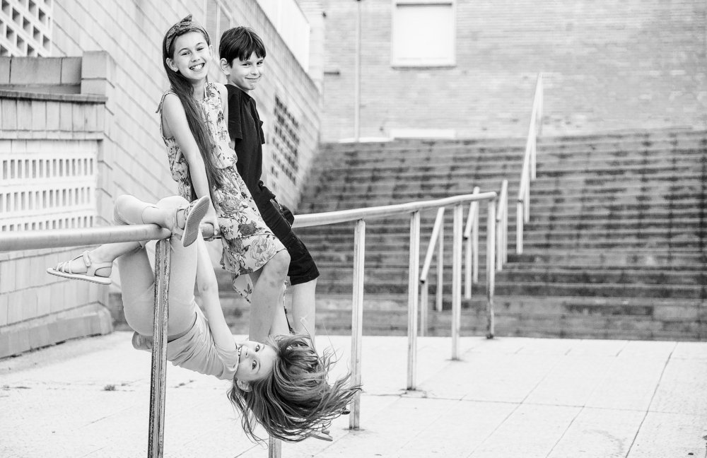 Одна среди нас должна выделится.