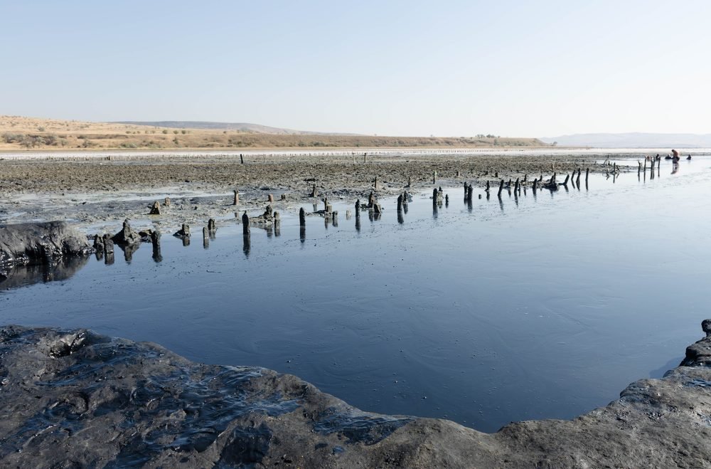 Черное озеро