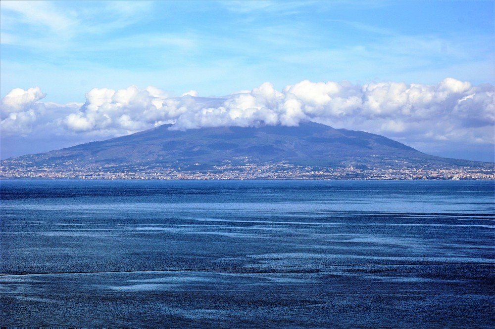 Везувий в облаках