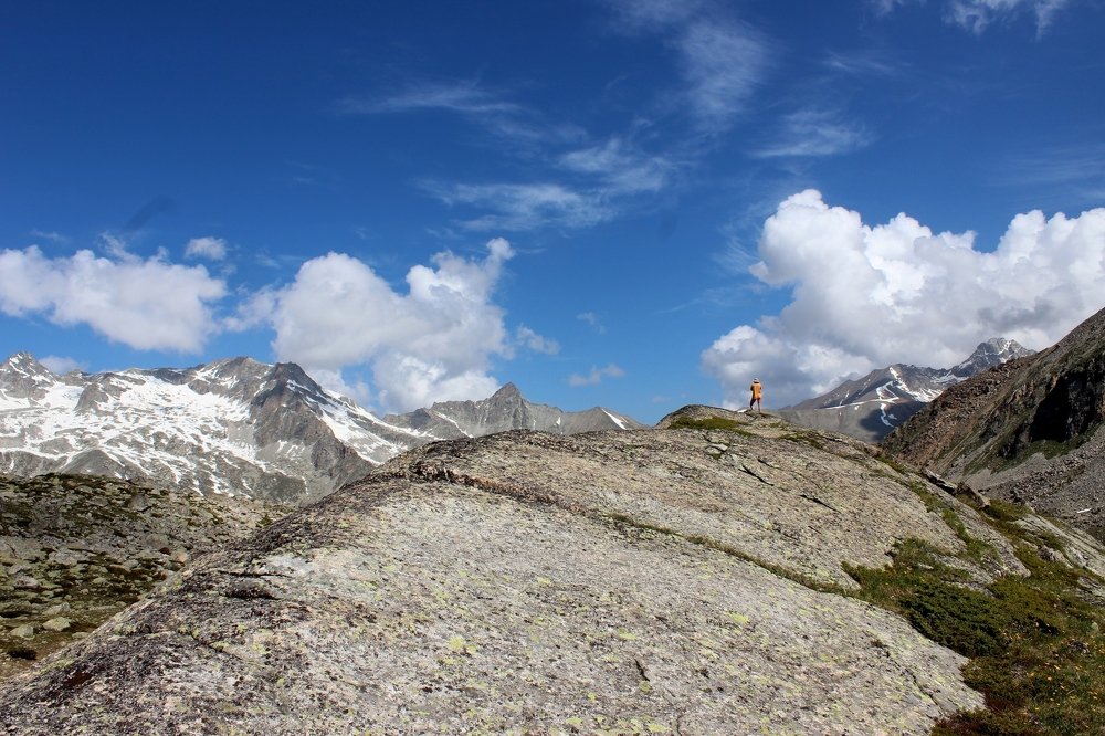 Прекраснее гор могут быть только женщины. В горах ...