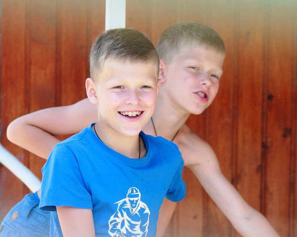 Братья-близнецы.