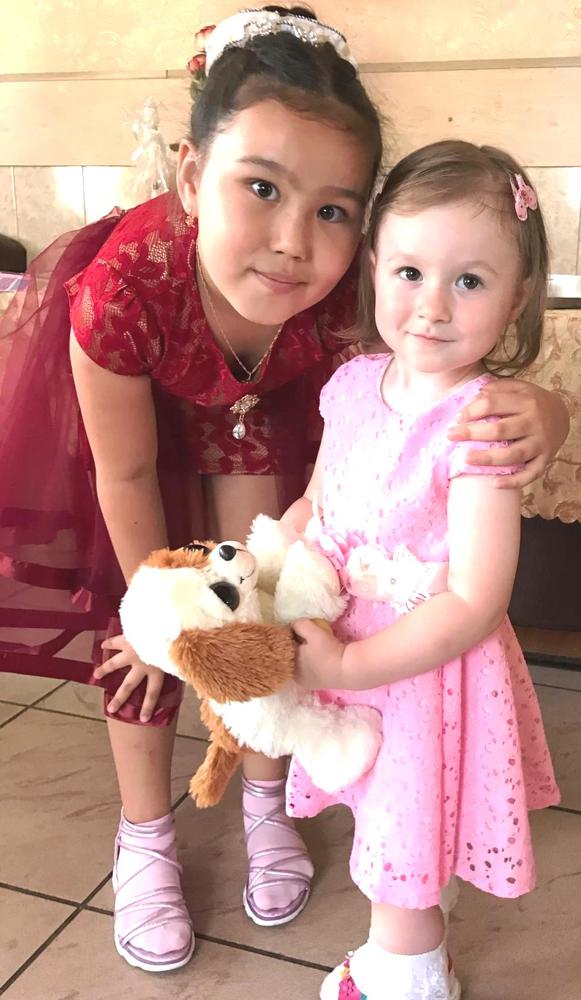 две очаровашки