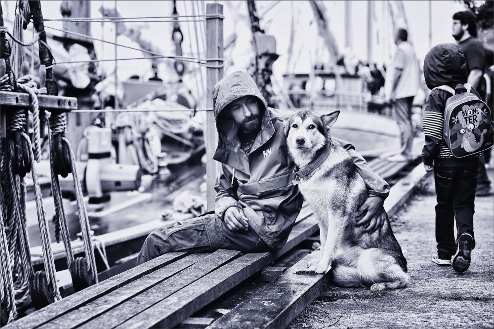 "Скоро в море, - будешь меня ждать?"