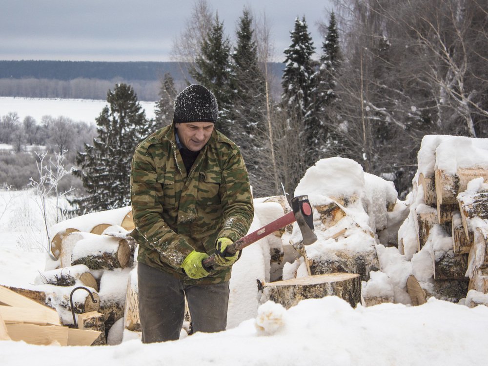 Готовь сани летом...