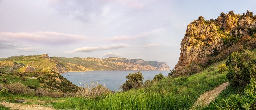 У подножья скалы Мытилино