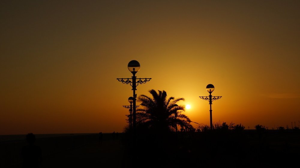 Закат на набержной