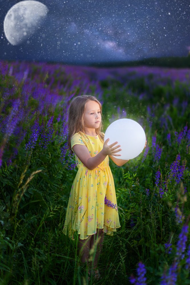 Девочка с луной