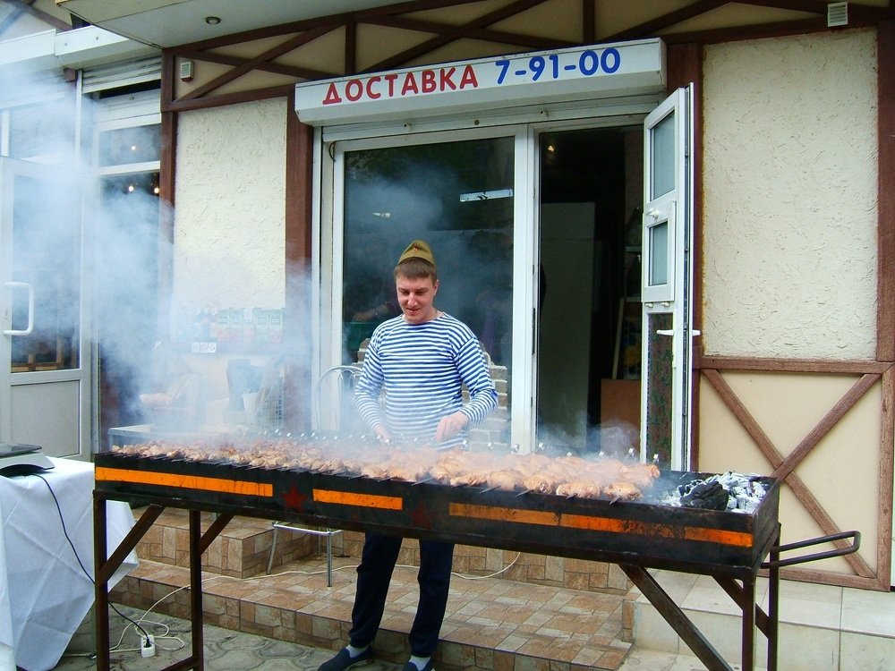 Шашлычник  на  9 МАЯ