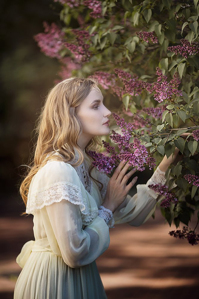 Прогулка в весеннем саду