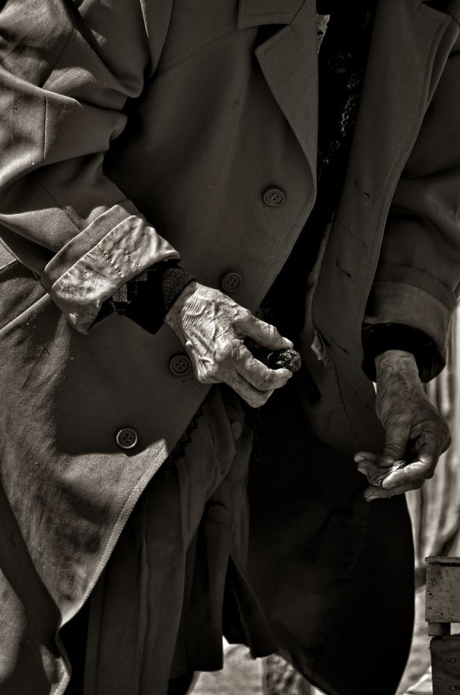 Продавщица клубники...