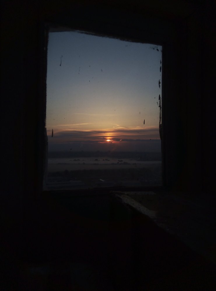 Солнце в соседнем окне