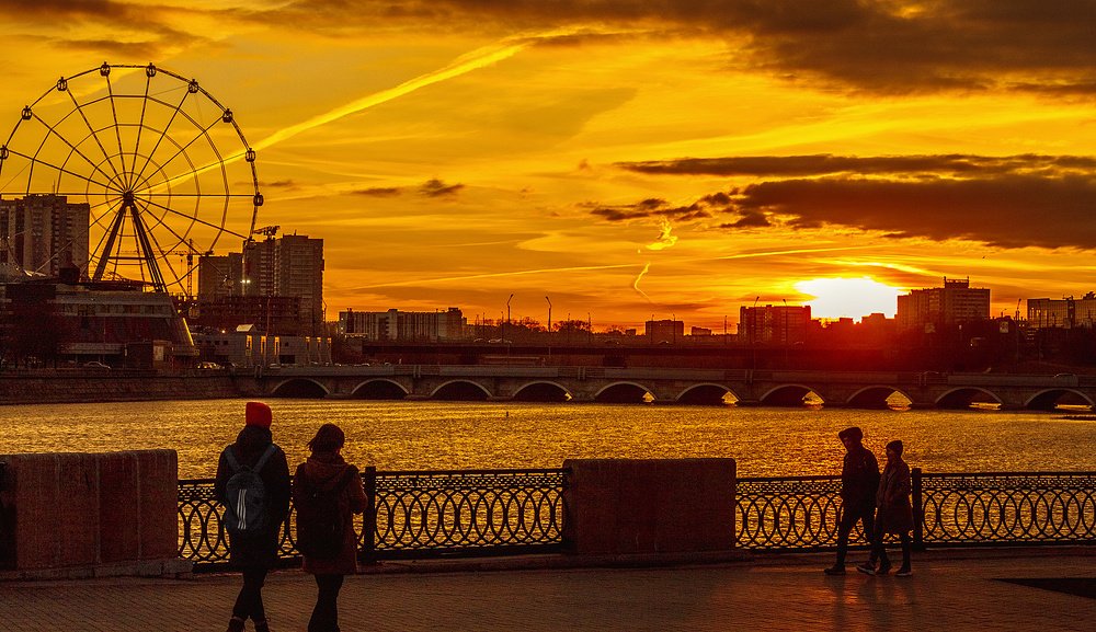Закат на набережной