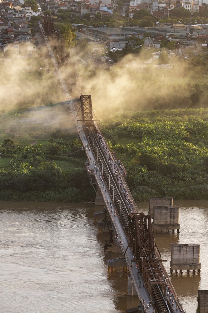 smoke radiating Long Bien bridge