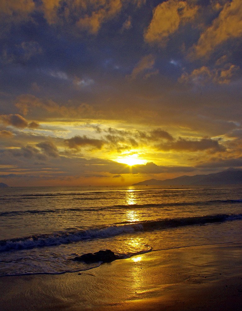 Рассвет и море