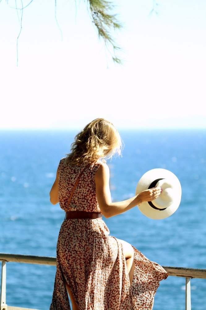 Девушка со шляпой