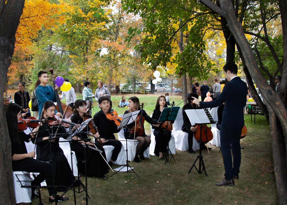 Оркестр в парке.