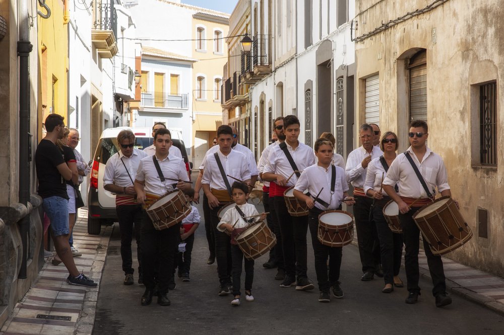 По главной улице с оркестром