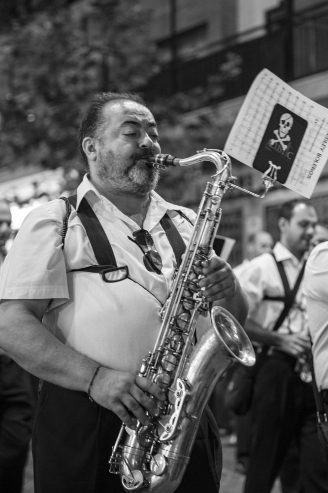 Саксоофон и Веселый Роджер