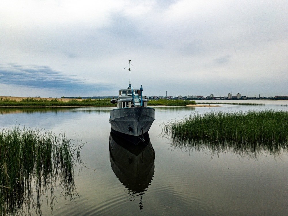 Одинокий корабль