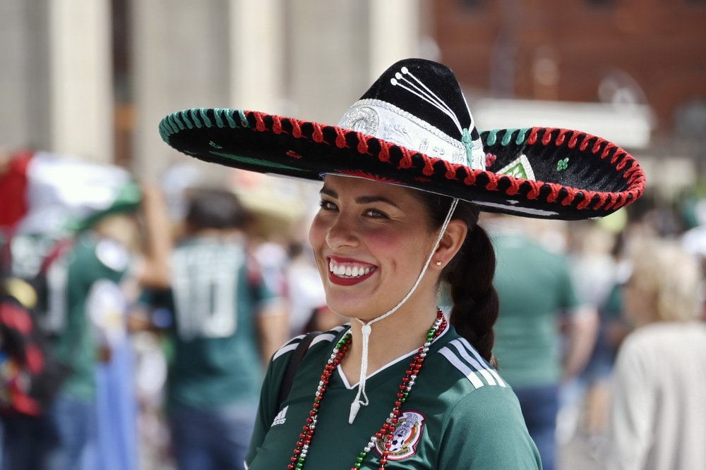 Гостья на чемпионате по футболу