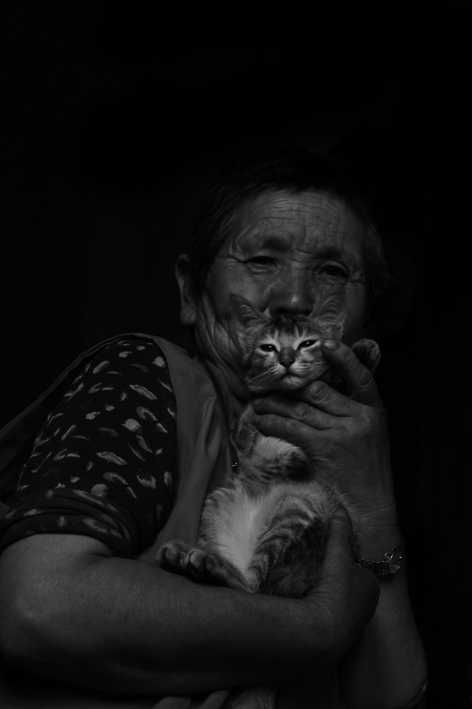 Women with a cat