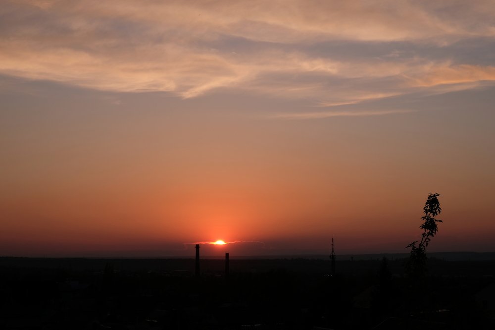 "Солнце садится и ветер утихнул летучий..."