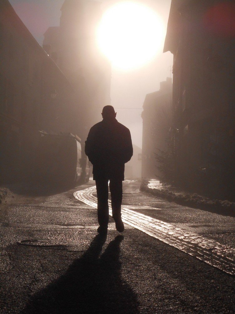 He is coming! - Il arrive!